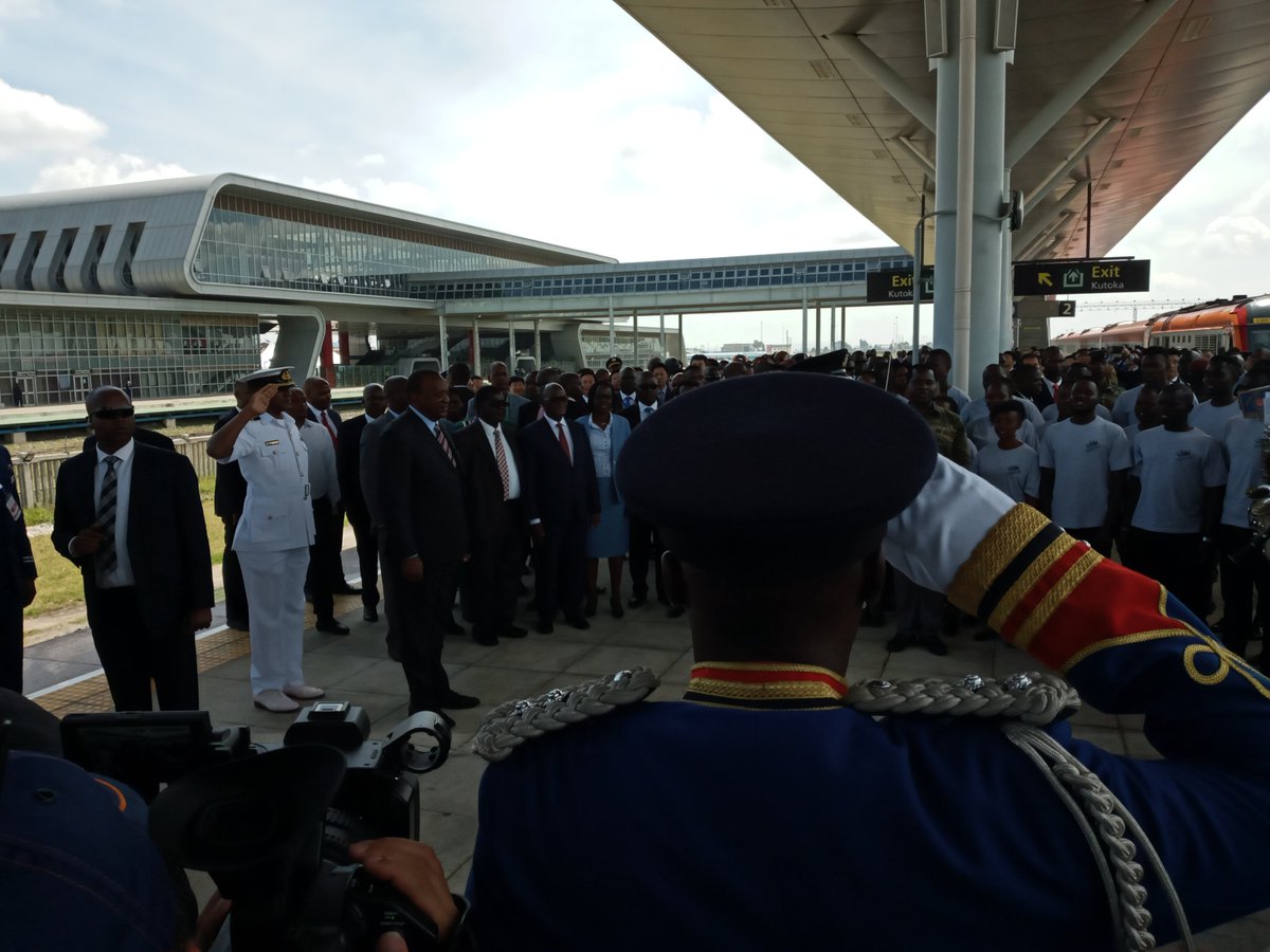 KenyaRailways_'s tweet photo. President Uhuru Kenyatta has flagged off the first Freight train to Naivasha at the Nairobi Terminus.
#rightontrack https://t.co/RcFufOwmba