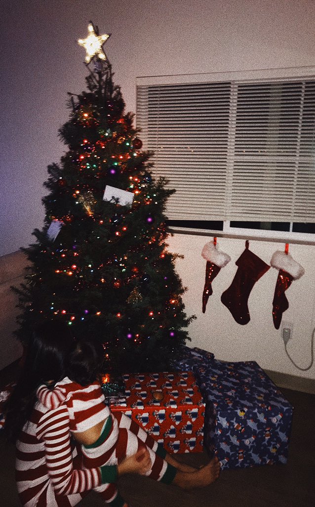 izzzysl's tweet photo. The light of my life💛 Ready for Christmas! https://t.co/vDgcAUBuwA