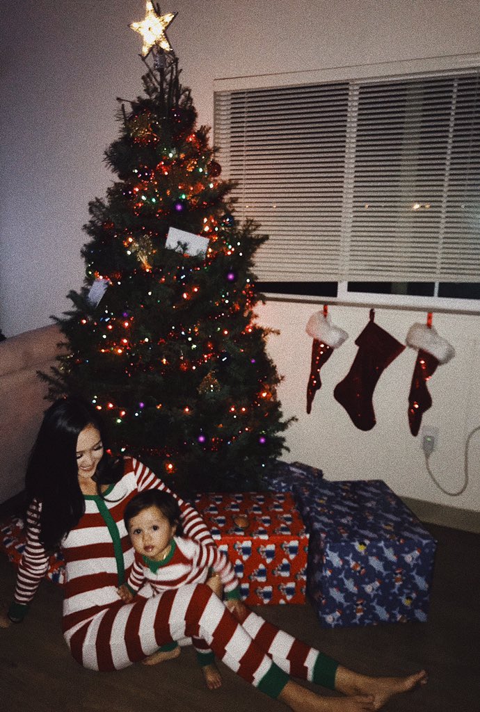 izzzysl's tweet photo. The light of my life💛 Ready for Christmas! https://t.co/vDgcAUBuwA