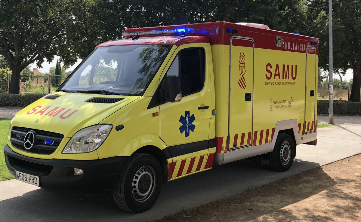 SdeE_Editec's tweet photo. [ENTREVISTA] 🚑👥🚑
“Damos una importancia capital a la fiabilidad y a la maniobrabilidad”, Tomas Simon, director general división transporte sanitario grupo #Transvia 
➡️ https://t.co/Ljm9JQLpVF https://t.co/MUful4zB6i