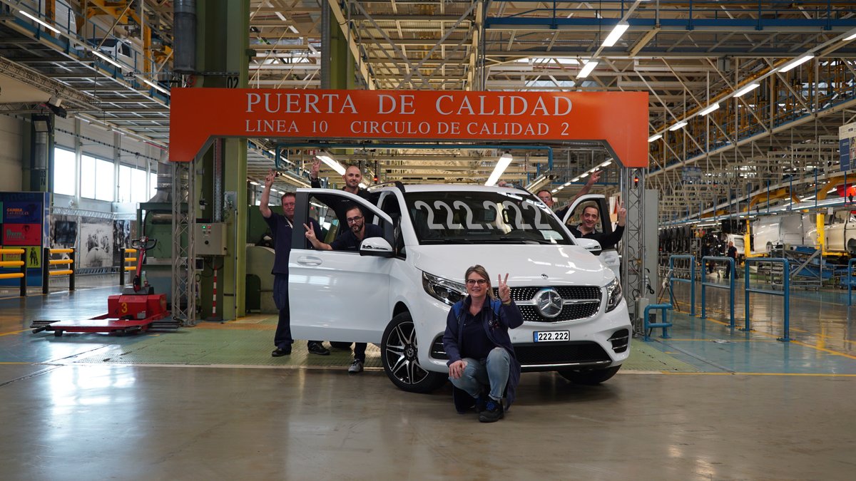 MercedesBenz's tweet photo. A remarkable milestone 2 celebrate! The 222,222nd #VClass since its start in 2014 recently rolled off the production line in the #Mercedes-Benz Vitoria plant.

Learn more about the #newVClass: https://t.co/owzeqp6Vk7 https://t.co/7ZWUCSGycq