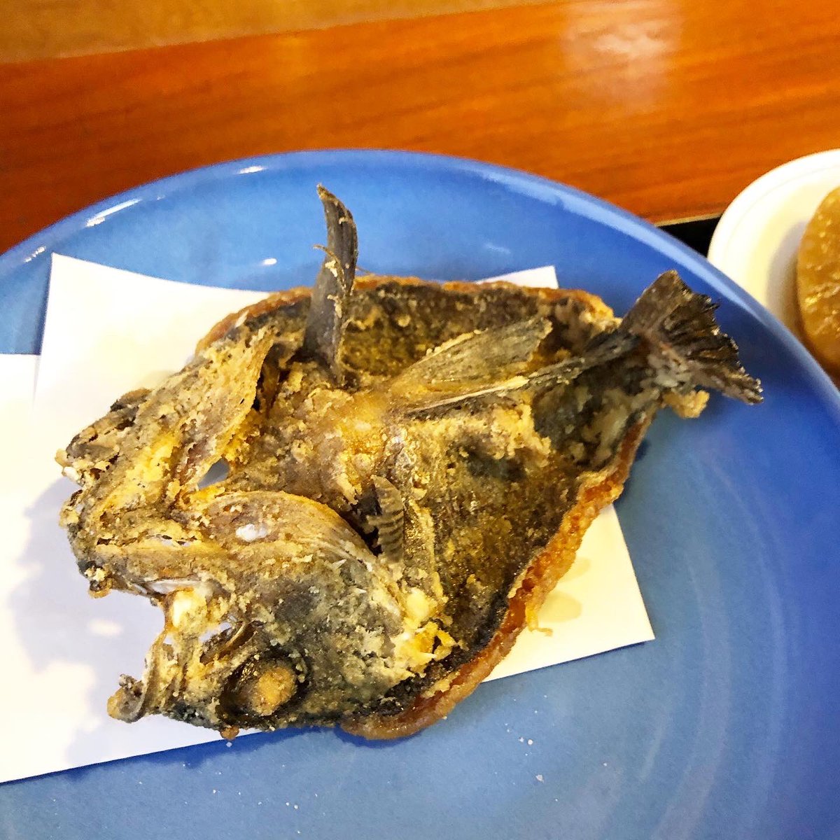 よ 昼食500kcal Na Twitteru 昼ごはん 野毛おでんでメバルの唐揚げ定食 今日もアタマからバリバリ尻尾まで骨もふっくりした身も食べ尽くしました おでんの大根が煮込まれたものでトロトロでした 野毛おでん 関内ランチ