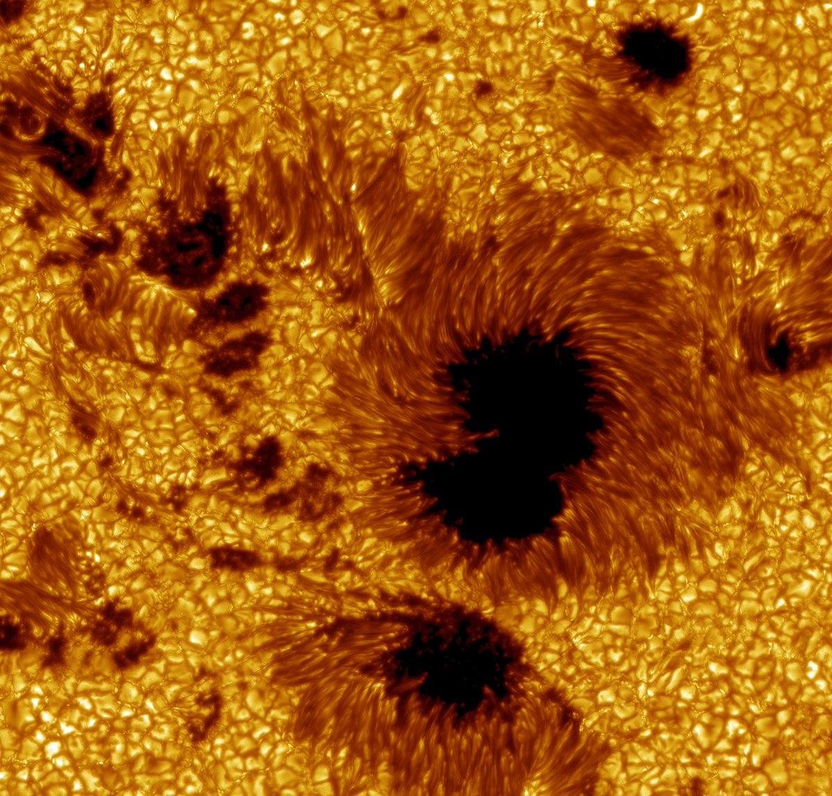The latest #SOLARNET call for time on the SST and THEMIS is now out! A great chance to obtain high-quality data of the Sun's atmosphere for your research.
solarnet-project.eu/call-for-propo… (Sunspot image from the SST)