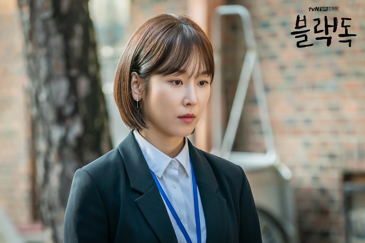 Опубликованы новые стиллы дорамы «Чёрный пёс»