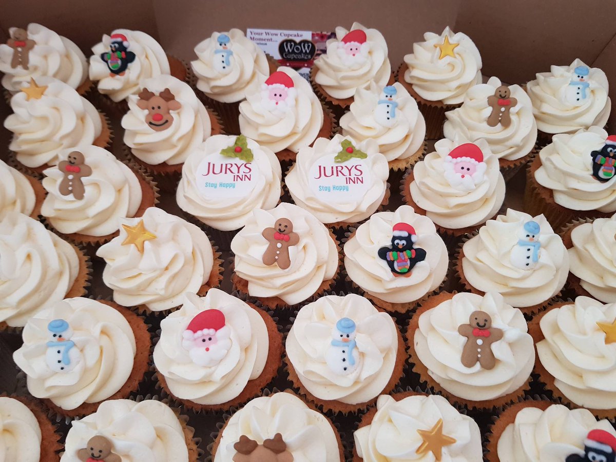 We still have a little space for treat your clients/staff this Christmas 🎅🎄🎁
Delivery Fri 20th Dec orders of 60-500 Cupcakes
Delivery Mon 23rd AM orders of 60-500 Cupcakes 
Christmas Eve AM orders of 200+ Cupcakes
DM for a quote😀
#wowcupcakes #Christmasgifts #HampshireFare