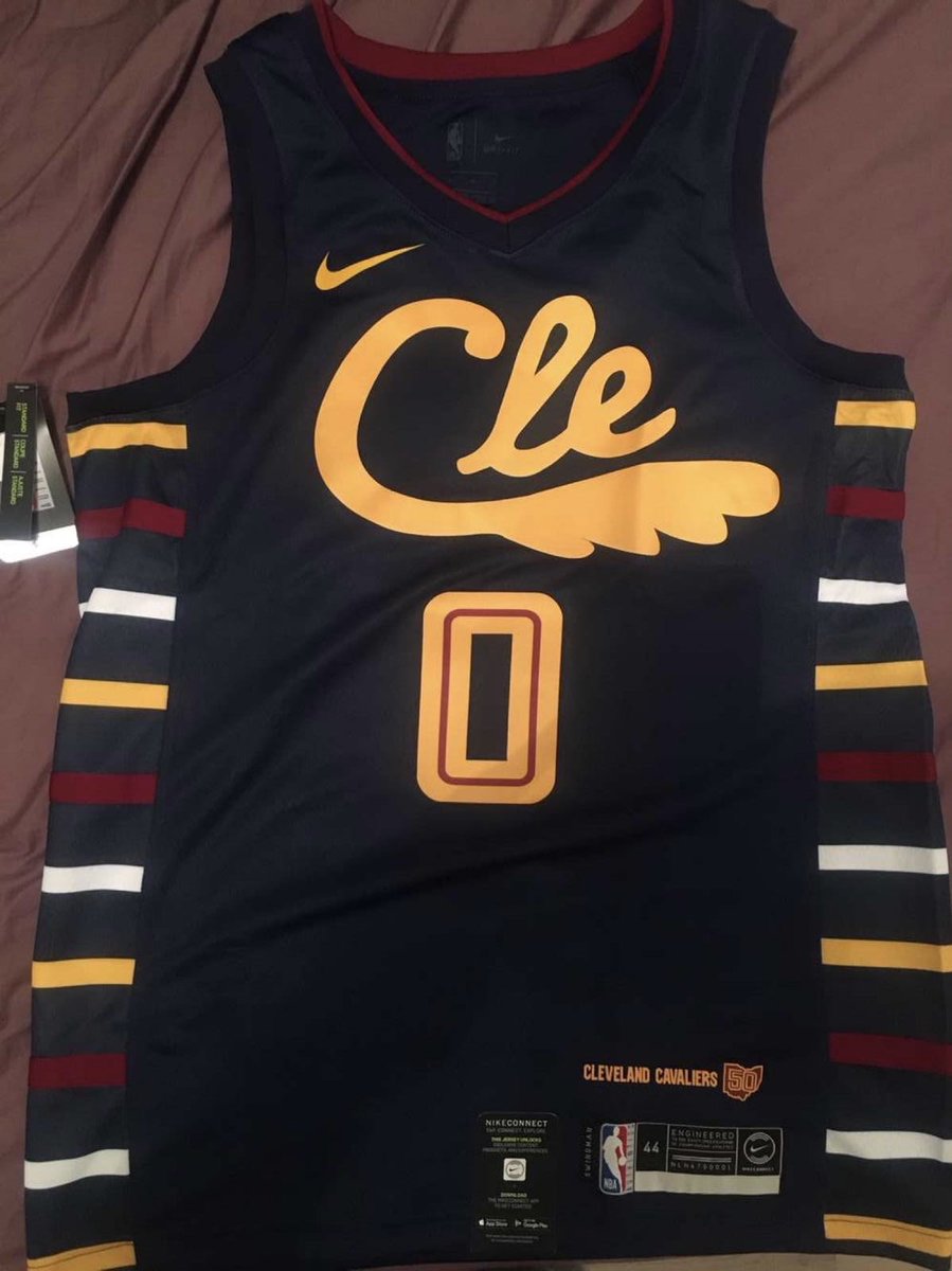 lsjames95's tweet image. Qu&apos;on prenne 133 points contre Toronto ou que @kevinlove se fasse trader aux @Suns ou aux @trailblazers, on soutien fort les @cavs 🤝💯🏀 #Further #LeBonJames