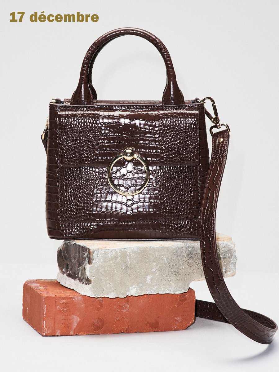 JOUR 17 ! 🎁
Aujourd’hui nous sommes très heureux de nous associer à <a href="/Claudie_Pierlot/">Claudie Pierlot</a>  qui va gâter deux d’entre vous avant Noël avec ce superbe sac Anouck effet croco chocolat ! Un véritable must have de la saison ! ✨RDV ici pour tenter votre chance : bit.ly/36FJETZ