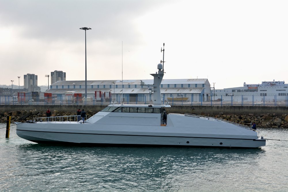 asjxjdndbb's tweet photo. #HSI32
نبذة عن الزورق
Interceptor HSI32
المهام و العمليات
مراقبة البحار والأمن البحري
حماية السفن المعرضة للخطر والمنشآت البحرية ومرافقة القوافل
العمليات المشتركة مع الطائرات وأنظمة المراقبة الساحلية
العمليات الضاربة البحرية https://t.co/bfB8G8eFa6