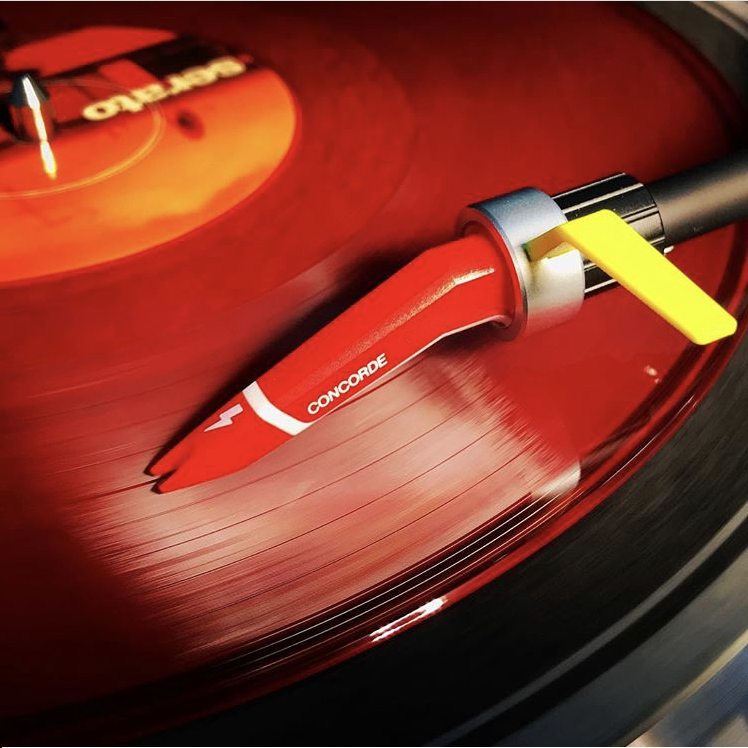 Sogetronic's tweet photo. VYNYL IS THE NEW DIGITAL! 😎
La CONCORDE MKII DIGITAL 

#ortofon #ortofondj #dj #DJing #turntable #turntablism #music #sound #vinyl #clubdj #clubbingdjing #scratch #madefromscratch #scratching #concordemkiidigital #concorde #digital #scratch #scratching https://t.co/hZKtyFUeL5