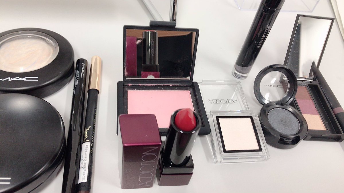 公式 日本顔タイプ診断協会 Pa Twitter 先日の大阪タカシマヤさんでのメイクショーでつかったコスメ 顔タイプクールさんや パーソナルカラーウィンターさんに特にオススメです 顔タイプ診断 顔タイプクール パーソナルカラー パーソナルカラーウィンター