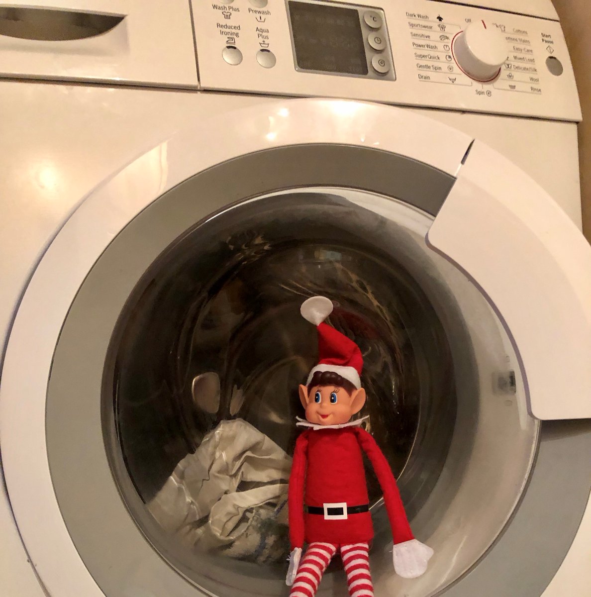 We caught our naughty elf trying to put a spin on things… the worst part is the washing machine wasn’t even full!

Waiting to put on a full load can save over eight litres of water per wash.

For more water savings tips: nwl.co.uk/help/saving-wa…

#ElfOnTheShelf #EveryDropCounts