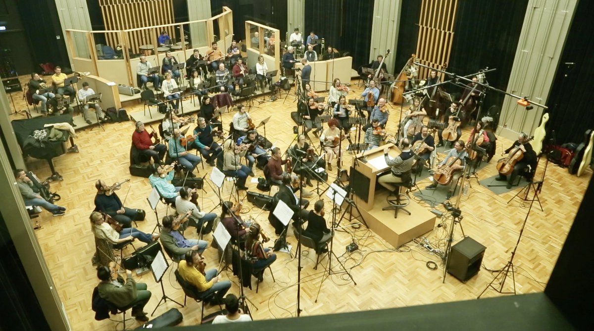 TeluguBulletin's tweet photo. After an Instant Chart-buster #HeIsSoCute, @ThisIsDSP preparing #SarileruNeekevvaru Title song with Amazing Orchestra Recorded in EUROPE🎹
Wait 4 next MONDAY 2 Witness the Brilliance of these Musicians🎶❤️
@urstrulyMahesh @AnilRavipudi @AnilSunkara1
@iamRashmika #SLNThirdSingle https://t.co/p1nWRMtM3b