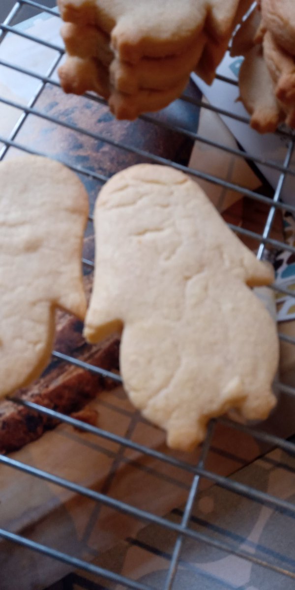 Enjoying some baking with my LG trying to create some new content for upcoming website. #familytime #smallbusinessowner #mumoftoddler