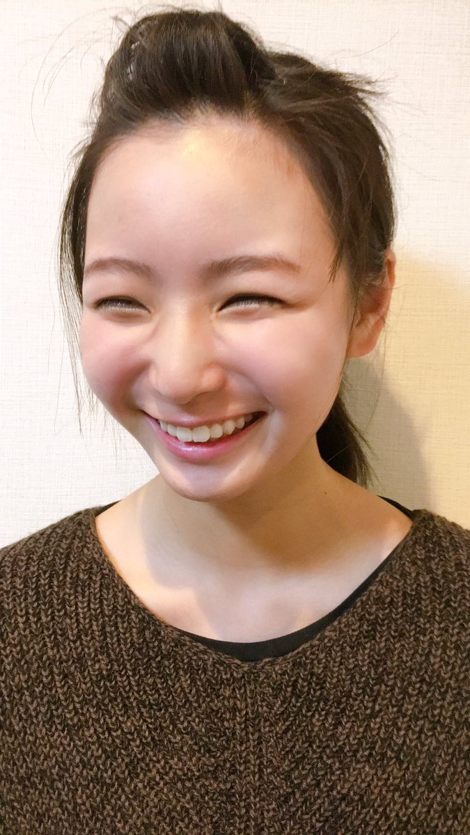 yasaiminami's tweet photo. 父は
・充電が長く持つ
・メールをそんなにしない
・変えるのめんどくさい
という理由で今でもガラケー使ってるんだけど、いよいよ3G終了で父の携帯が使えなくなる知らせのチラシが入っていてそれを父に伝えたら
「じゃあ携帯いらねぇや」
だそうです。
南はどう頑張ってもその思考回路にはなりません https://t.co/XyutgfU25k