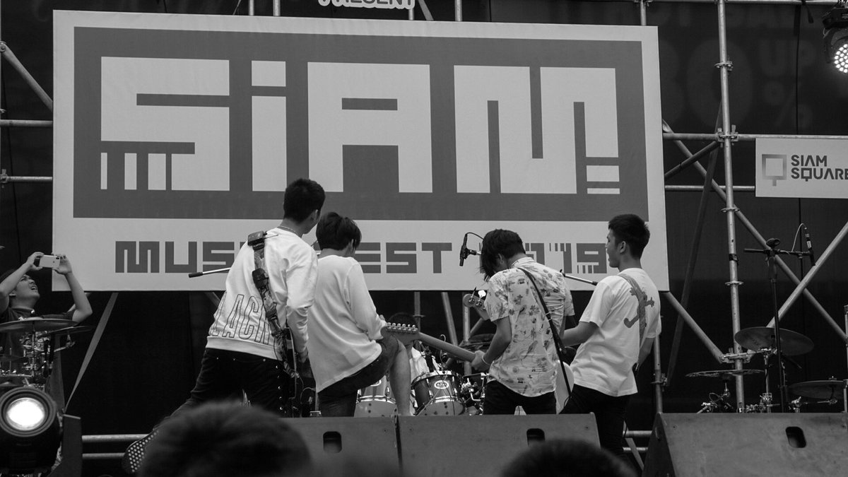 FoolstepA's tweet photo. ยังยืนยันว่าชอบตอนนี้ของพวกคุณที่สุด 🖤
.
.
@foolstepband 
#FoolStep
#FoolStepBand
#FoolStepInYourArea 
#SiamMusicFestival2019 https://t.co/vbNWisElfL