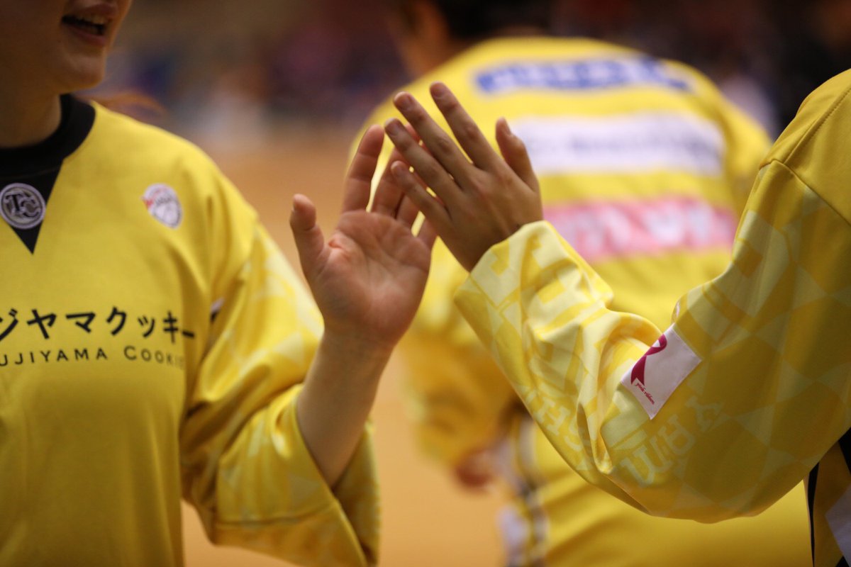 rariruren74's tweet image. 宮崎の皆様、
ありがとうございました🙇
素敵なおもてなしと沢山のご声援
すごく力になりました👊
コートの側で目を輝かせて
元気な声で応援してくれた
子供たちにも感動しました🥺
地方開催のありがたみと
大事さをすごく感じた2日間。
年内ラスト2週🔥頑張ります！
#tothenext
#山梨クィーンビーズ