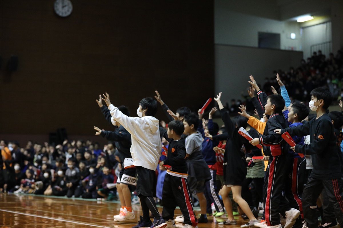 rariruren74's tweet image. 宮崎の皆様、
ありがとうございました🙇
素敵なおもてなしと沢山のご声援
すごく力になりました👊
コートの側で目を輝かせて
元気な声で応援してくれた
子供たちにも感動しました🥺
地方開催のありがたみと
大事さをすごく感じた2日間。
年内ラスト2週🔥頑張ります！
#tothenext
#山梨クィーンビーズ