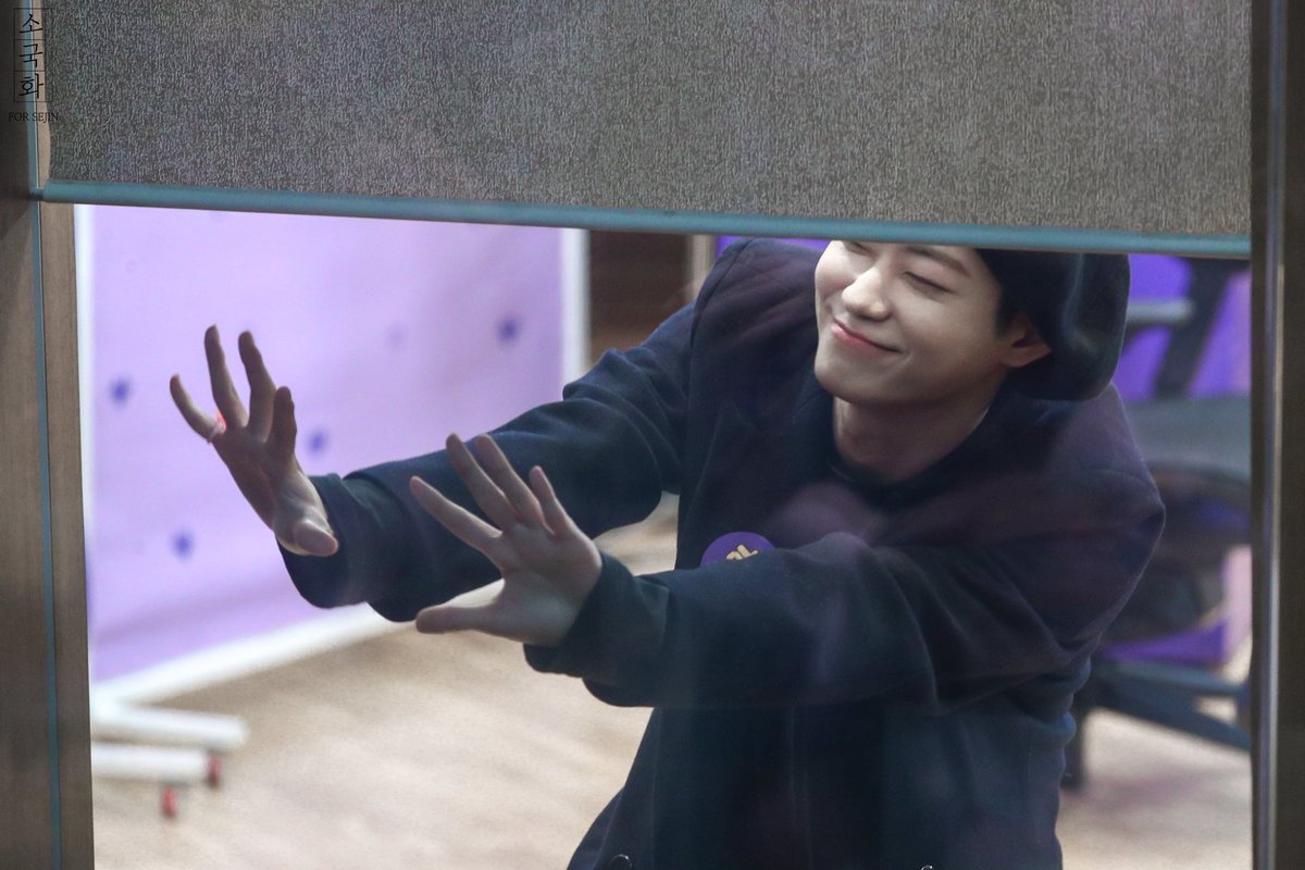 SEJIN0403's tweet photo. 191209 아이돌라디오 이세진

우주에서 제일 말랑한 인사 ✋🤚

#이세진 #세진 #SEJIN https://t.co/DJIIPFYPRn