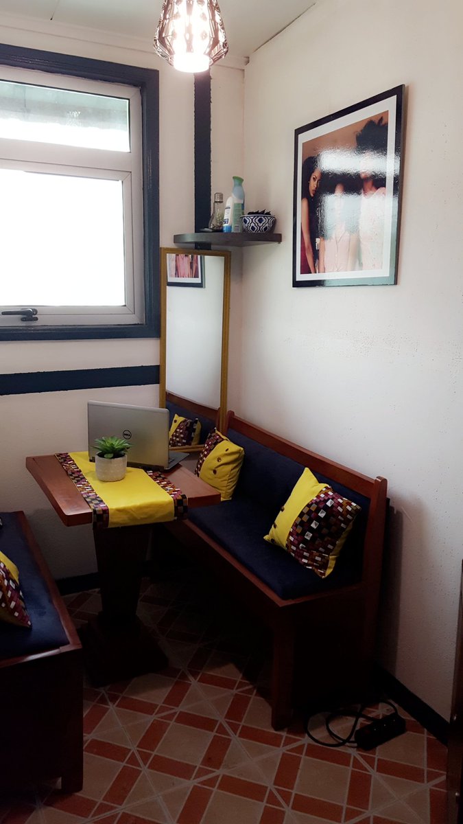 BlueWorkSpaces's tweet photo. Pour #3KOLO tu peux travailler dans l'un de ces bureaux privatifs pendant toute une journée.
Dans ce forfait tu bénéficie de:
- Connexion internet 📶
- Café/thé et eau ☕🍵🍶
- Accès à tout moment à l'open space✔✔
OFFRE LIMITÉE DANS LE TEMPS.
🔴Contacts 662974343
#BlueWorkS https://t.co/URDk7f5Djj