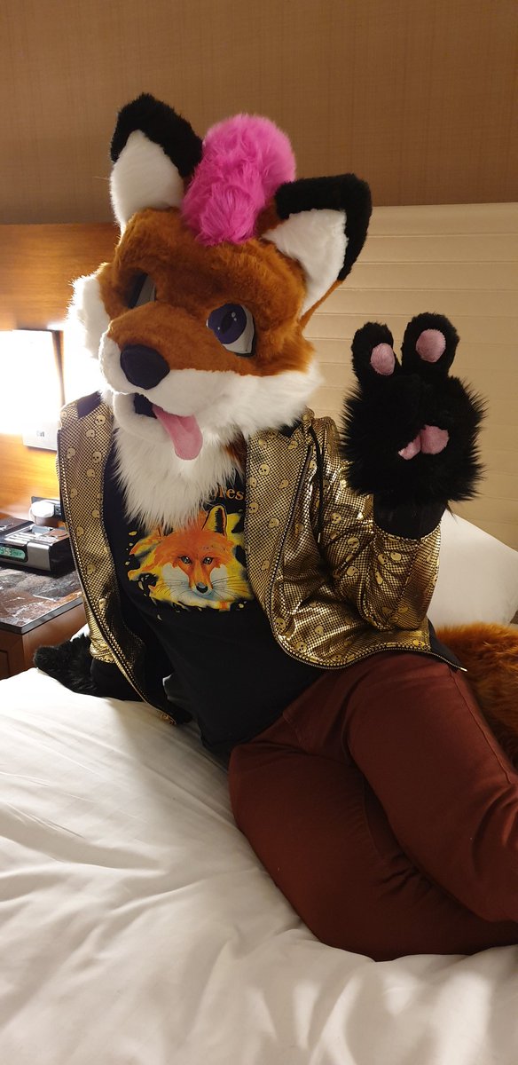 dannifoxyfox's tweet photo. @DrWildlife I made myself a fursuit after wanting one for many years! https://t.co/28UWmqtjRo