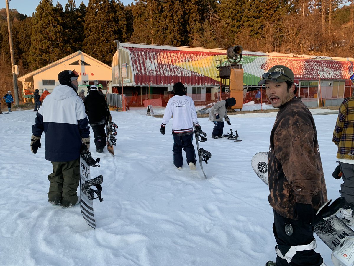 StyleTatsuki's tweet photo. day4.5
先週滑走記録つけ忘れたのでまとめて!
今週は初めて鷲ヶ岳行ったけどジャガイモ畑でしたねー。。
夕方はガリガリのバーンw
そして逆エッジからの腕巻き込んで正面から倒れ込んだからあばらが痛い痛い。。
来週までには治れよー
#スノーボード
#奥美濃 #鷲ヶ岳
#ビエスラビット #bsrabbit https://t.co/fGm0Hd8C2H