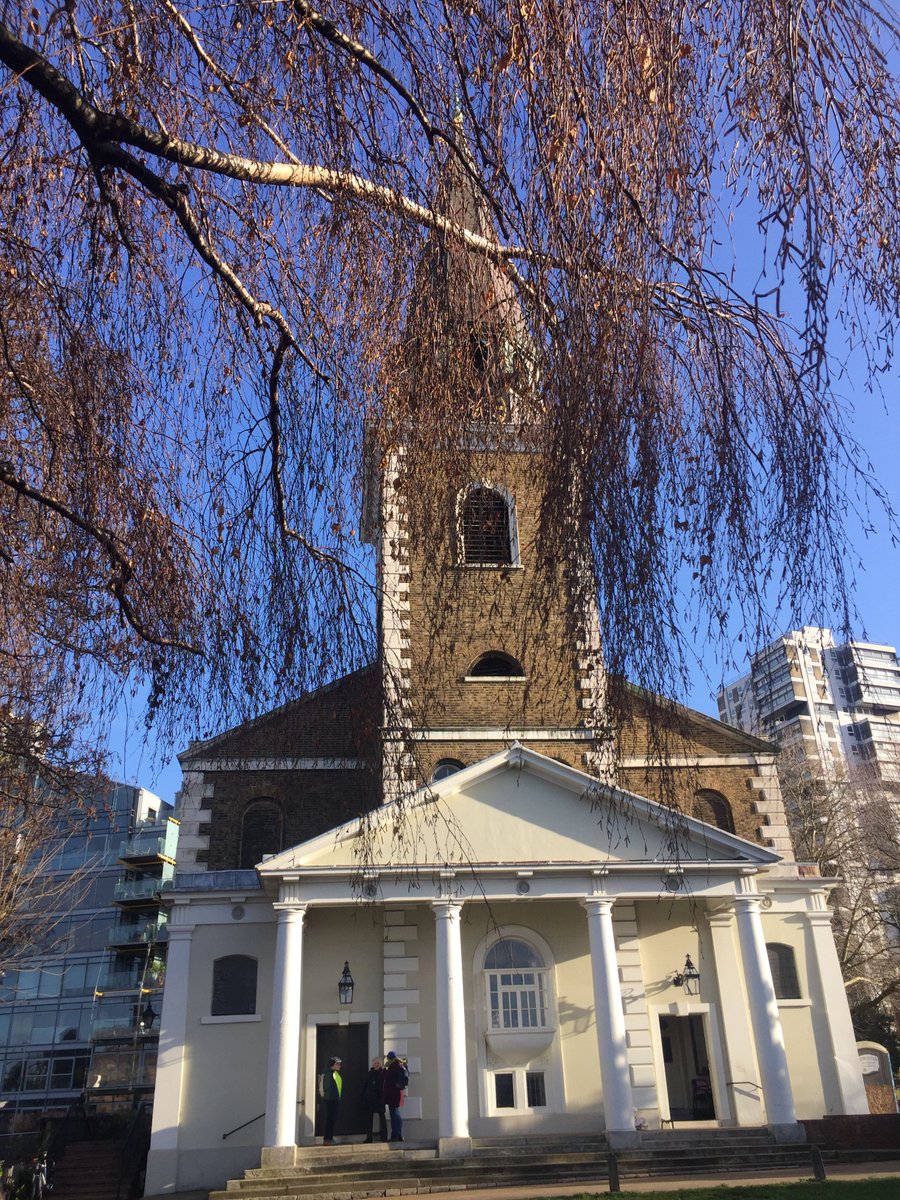 StMarysBatBells's tweet photo. Busy #Belfry this AM, lots of #CallChanges &amp; #PlainHunt, #GrandsireTriples a gr8 way 2 start a Sunny #Sunday. #YogaForTheBrain #Bells #BellRinging #Campanology #London #Battersea #Wandsworth #LoveBattersea1 #StMarysBattersea #RiverWatch #River #Thames #RiverThames #LowTide https://t.co/apv3YilRO1