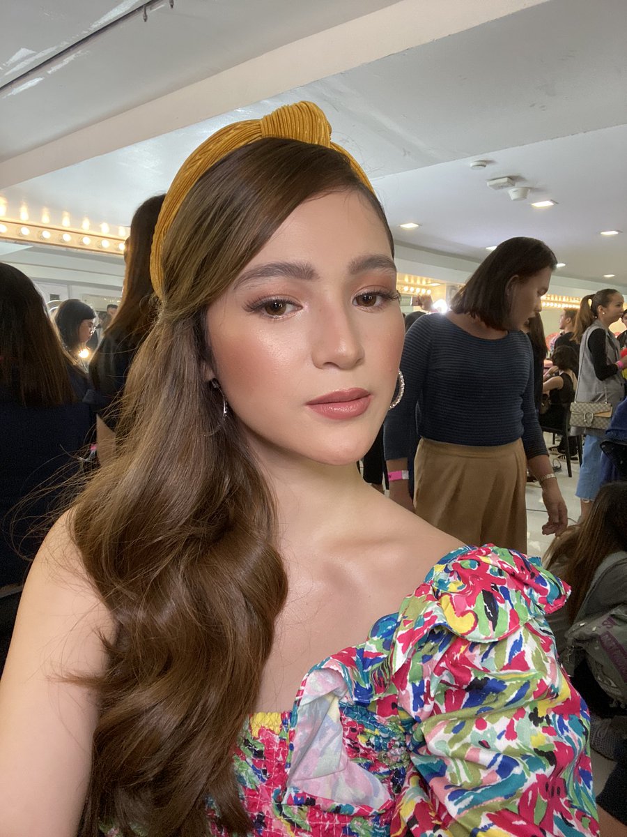 barbieeimperial's tweet photo. Feel na feel ko yung headband :)) https://t.co/4V42v43j8j