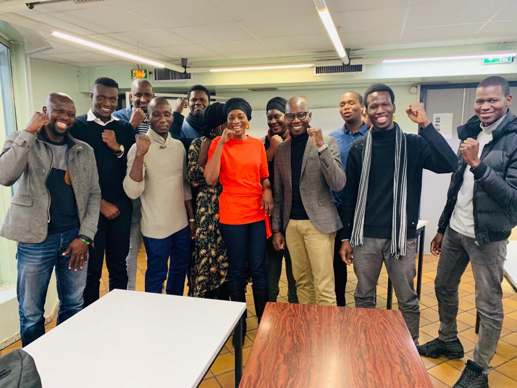MantchiniTraore's tweet photo. Invitée par le Conseil National de la Jeunesse malienne de France, j’ai présenté le concept de l’instant thé au bureau exécutif. Il s’en est suivi un temps d’échanges constructifs. 
Merci à @cisseDMC  et toute l’équipe CNJMF. #jeunesse #citizen #linstantthe @Linstantthe https://t.co/Crm7wFEiNj