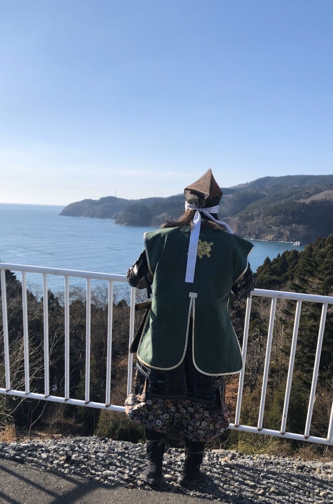 seienoki's tweet photo. 2019.12.14 綱元様つめつめ③
海を眺めたり、像と同じポーズをされる綱元様
#伊達武将隊 #バスツアー
#茂庭綱元 様 #瑞幸 #月の浦 #石巻
#sedbt https://t.co/UA3ZE2yAgq