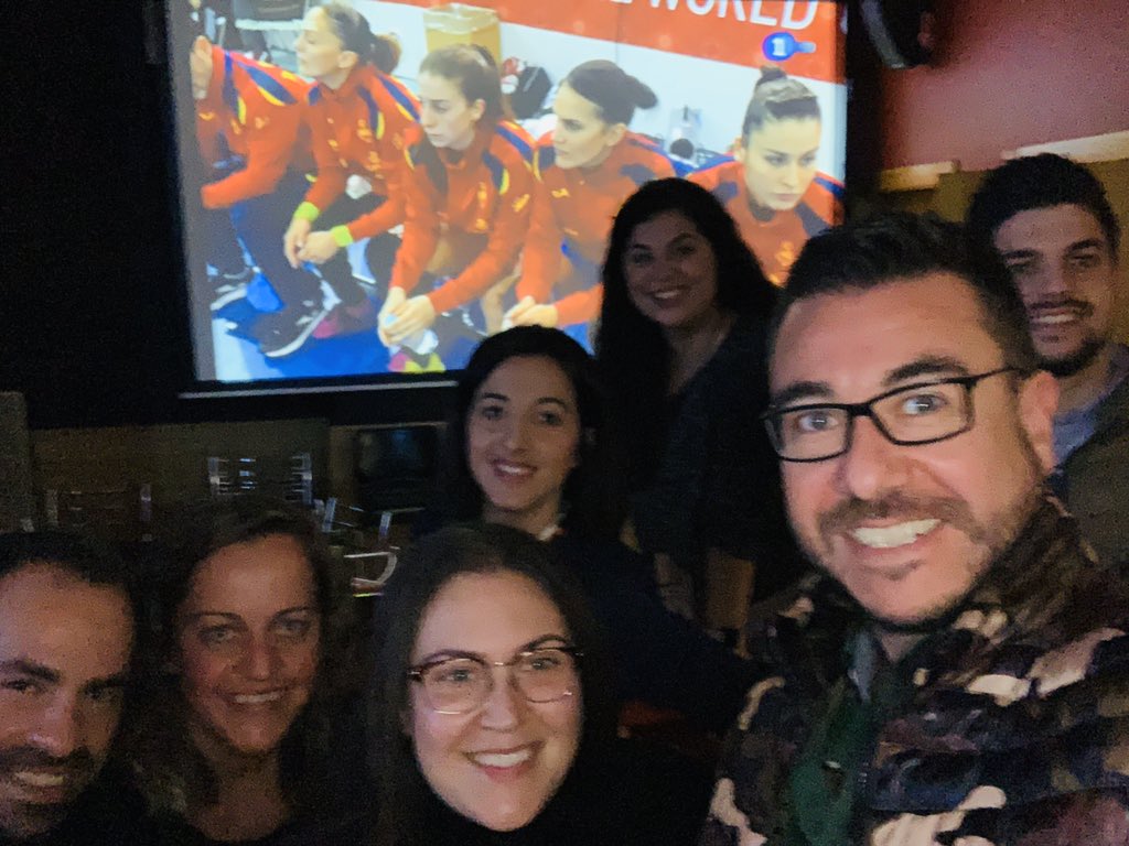 teodoronto's tweet photo. A por la FINAL DEL MUNDIAL!!!!! Vamos GUERRERAS!!!!! #GuerrerasTVE @cbLomaRoldan #cumlaude https://t.co/nrfiwY9u4c
