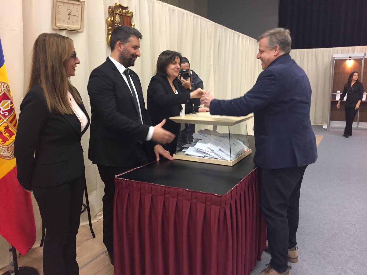 txellprat's tweet photo. Últim candidat d’#EscaldesEngordany a votar. Jordi Rubia de @terceravia_ee #EC2019 @bondia https://t.co/ETaHFWwcN8