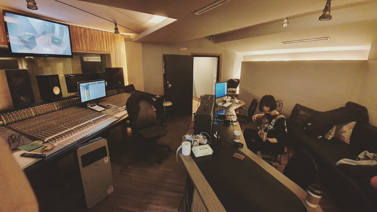 adios_audio's tweet photo. #아디오스오디오 신곡 녹음!😘 @mplus.studios
#AdiosAudio #엠플러스스튜디오
#mplusstudio https://t.co/hmMrSMyMoc