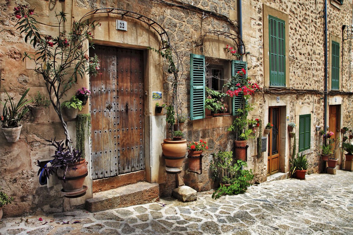 Spain_in_CH's tweet photo. #GoodMorningTwitterWorld 🤗
In Spain you can find #doors that open to spectacular #beauty ...😍
1- #Seville
2- #Córdoba
3- #Valldemossa
4- Beautiful sea view at the coast of #Majorca island
#VisitSpain #LovelyDoorsInSpain #XmasInSpain #FallInSpain #SpainTravel https://t.co/0hAnmyW4ws