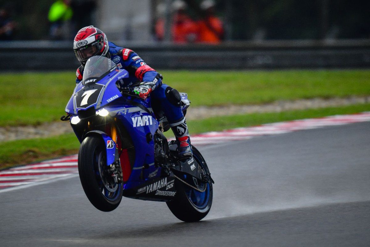 今年最後のビッグレース #EWC 2019-2020シーズンの第2戦 #セパン8耐 は、コンディションの悪化により時間を短縮して行われ、#YART がトラブルで一時は26番手まで後退しましたが挽回！　開幕戦でのリタイアから一点、勝利でセパン8耐の初代優勝チームに！
#Yamaha #YZFR1