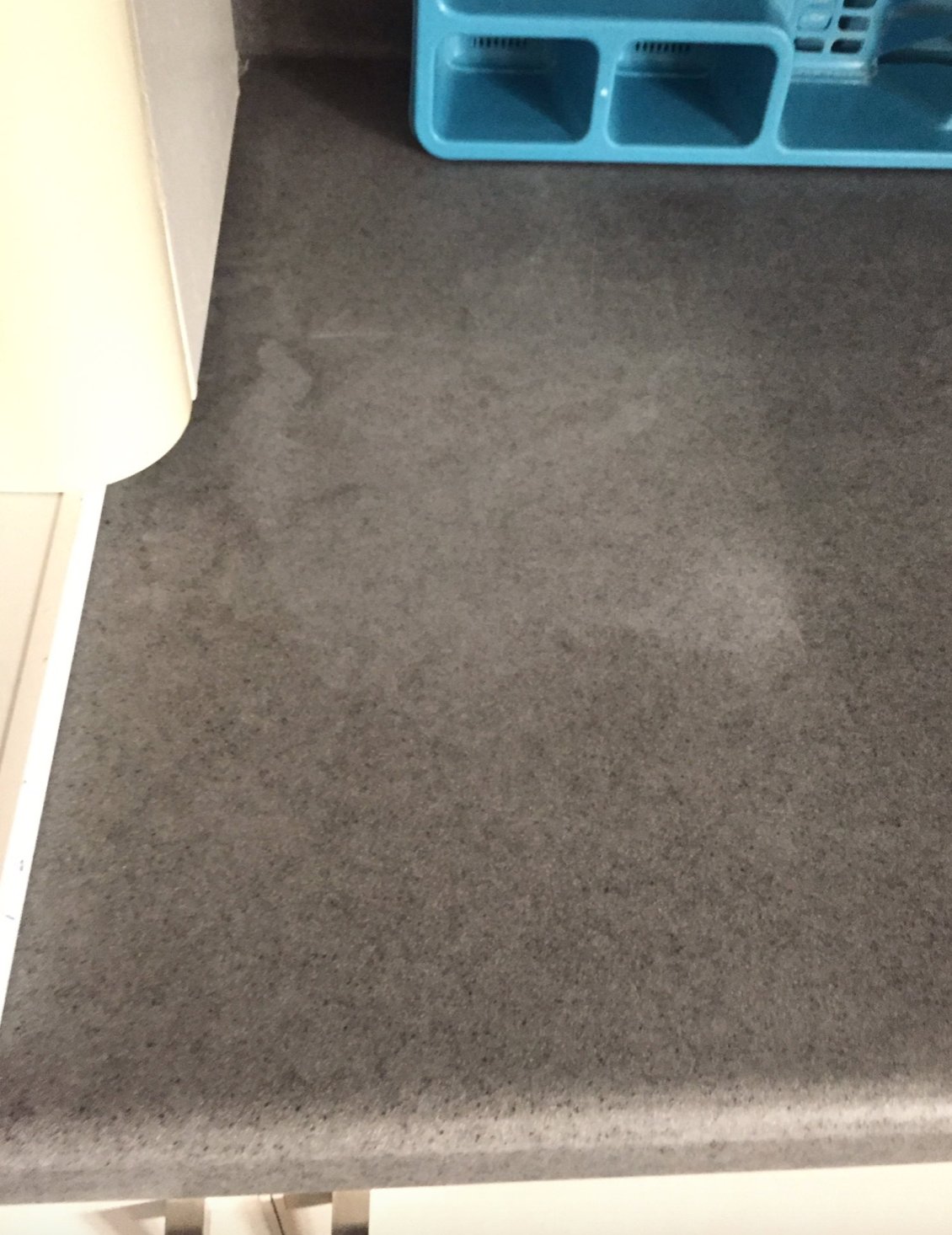 مستشار المطابخ Na Twitteru من آثار استخدام خامات رديئة لتصنيع الرخام الصناعي هو ظهور هذه البقع من أي سوائل حتى لو كانت مياه لا تصدق أغلب ادعاءات من يقول لك الرخام مواده