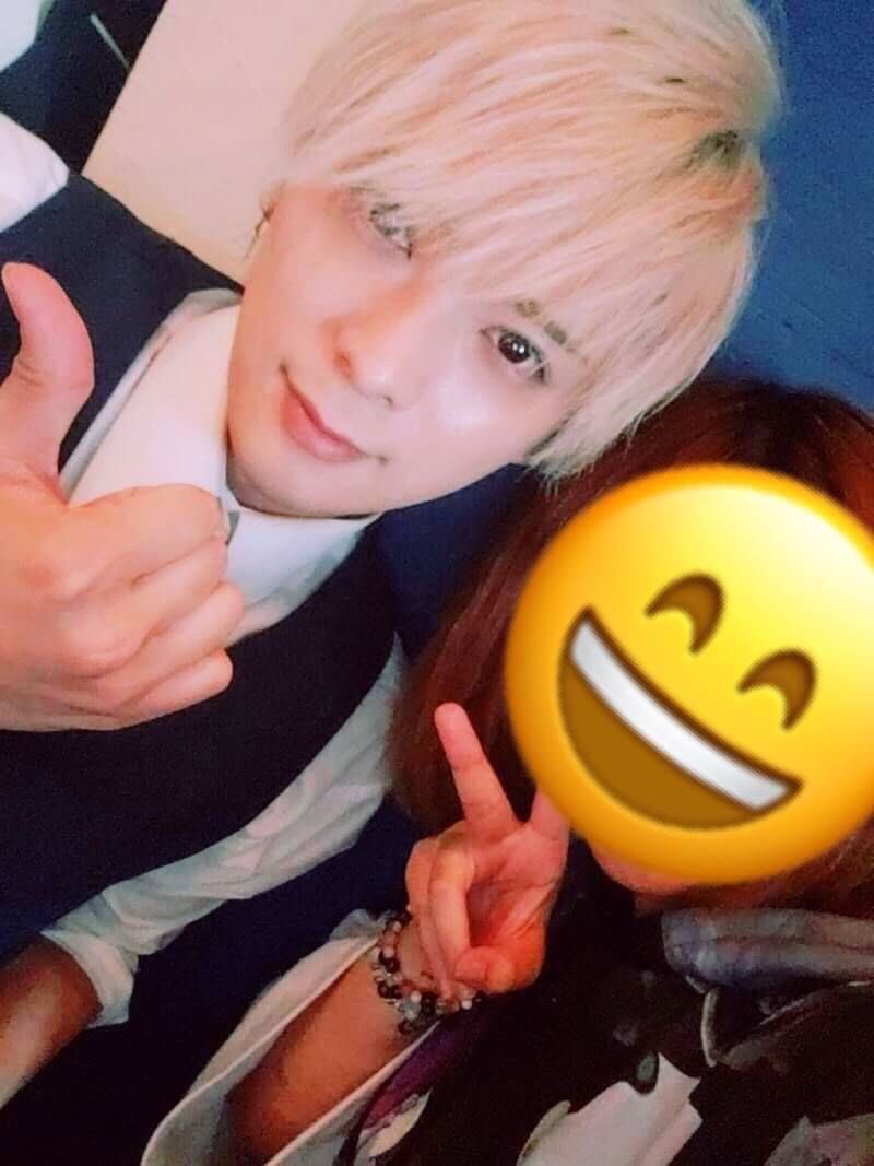 GOODTRIP0707's tweet photo. 聞いて‼️【12月21日】は《ロキ♠️降誕祭》です‼️
21 日土曜の夜はカウントダウン‼︎
みんな集まって盛り上げて楽しもう‼︎
みんなで金獅子ラージャンを倒そう‼︎

それでは
今夜も楽しくお待ちしておりまーすψ(｀∇´)ψ

最高の仲間と最高な毎日を☆

営業時間 《22時-7時》 https://t.co/PqMNHOxXFf