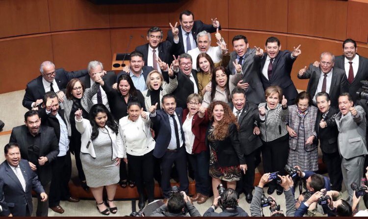 diazsimonjm's tweet photo. Levanten la mano quien fue el #Pend3jo que no leyó y si ratifico el #T-MEC #Modena Movimiento de Degeneración Nacional https://t.co/I8JOkbDZNW