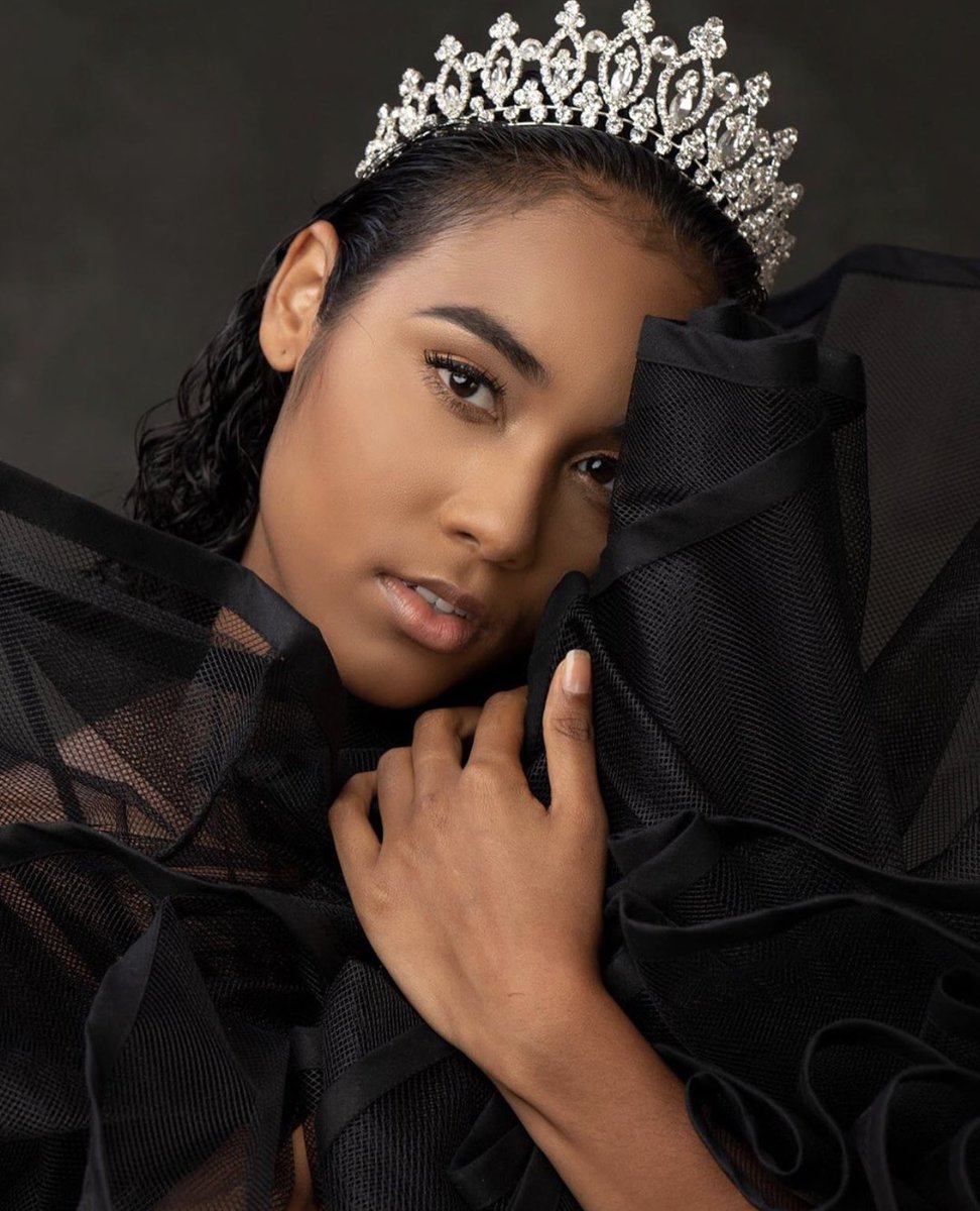 barbesmagazine's tweet photo. Voici Clemence Botino (Miss Guadeloupe) notre nouvelle Miss France 2020
Félicitation à elle ✨ https://t.co/VmRFQJd6Th