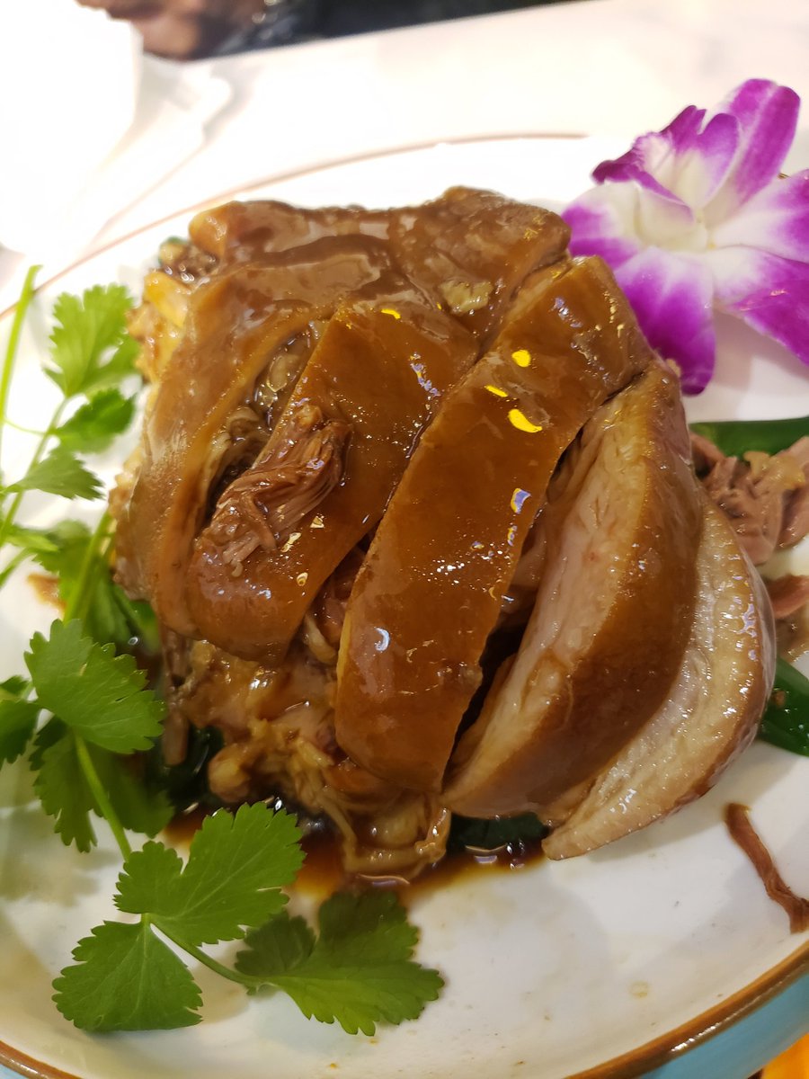 cccarmenchow's tweet photo. #dinnerwithdadmom #thaicusine #notspicyenough 
#hkrestaurant 
#yellowrestaurant 
#hkaddoil
#standwithhk
#象月
#yummy 
#お家族晚ご飯
#タイ料理 
#大好き 
#missfatherinlaw 
#restinpeace 
#希望一切順利 https://t.co/pfdRq5cR6V