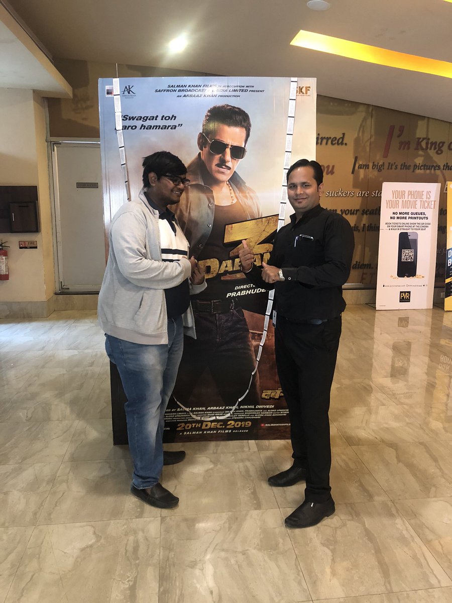 ashu0311's tweet photo. And the tradition continues #fdfs in #nashik #wholetheatre #ChulbulPandey #SalmanKhan #Dabangg3 #Dabangg3Promotions #5daystodabangg3 #Dabangg3ThisFriday @SKFilmsOfficial @BeingSalmanKhan @saffronbrdmedia @Team_SalmanKhan @salmanuniv @sonakshisinha https://t.co/456N0DttDs