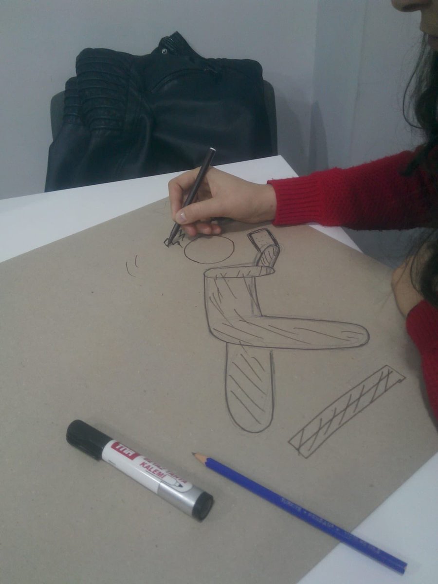 Sosyalkazazede1's tweet photo. Ege Üniversitesi Sosyal Sorumluluk Projesi kapsamında yürüttüğümüz SOSYAL KAZAZEDELER projemiz tüm hızıyla başladı.Hazırladığımız şablonlarla kampüsün dikkat çekici noktalarına boyamalar yaptık.Yakında farklı çalışmalarla sizlerleyiz.@FiratSarsar @UniversiteEge @ProfNecdetBudak https://t.co/YlXaIaCEZQ