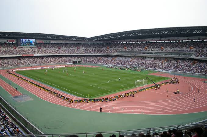 蓮 A Twitteren 日本の巨大スタジアムを比較してみた 新国立競技場 建設費 1500億円 収容人数 人 日産スタジアム 建設費 600億円 収容人数 700人 埼玉スタジアム02 建設費 400億円 収容人数 人 この差ってなんですか T Co Ufx2byjeg3