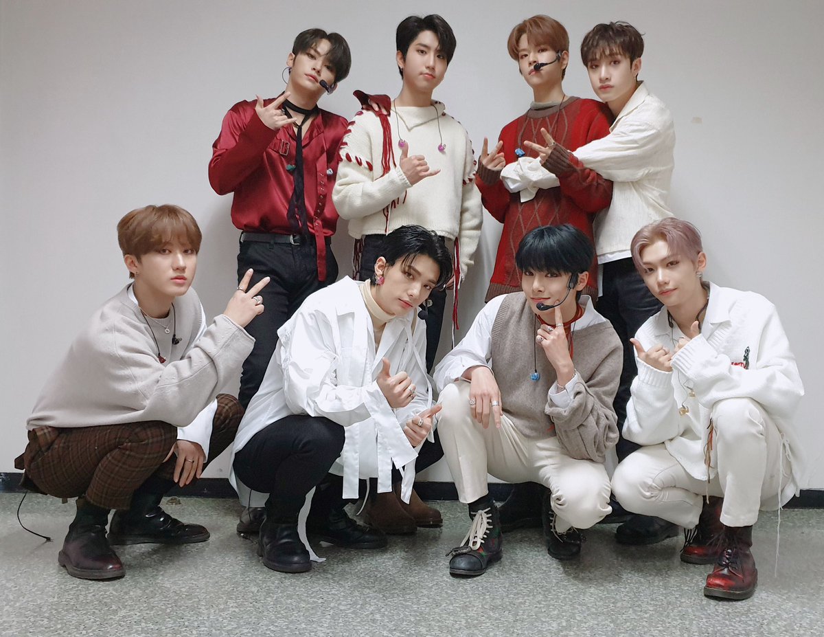 Stray_Kids's tweet photo. [스키지기]
🚫본 사진은 마구 뿜어나오는 멋짐으로 심장에 무리가 갈 수 있습니다🚫 스테이는 부디 심호흡 세 번하고 진정한 다음 클릭해주세요👋 오조오억번 돌려보고 싶은 스키즈의 바람 (Levanter) 무대🤩! 올 겨울을 따뜻하게 해 줄 난방바람 무대 보면서 기분 좋은 일요일 보내세요~💕 https://t.co/pwUJhlLPq8