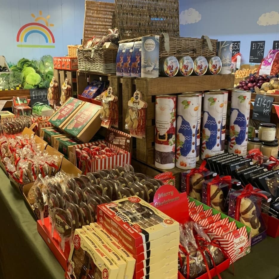 Morning everyone! 

We are open at 10am today until 1pm! Come in and grab anything you may need! From curry sauces to nuts to chocolate reindeer whoopsies!!

#farmshop #christmas #homeproduce #veggie #xmas
