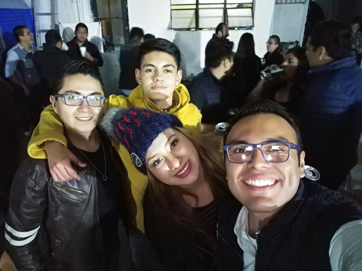 AJ_VCarranza's tweet photo. Acción Juvenil Venustiano Carranza #AJVC, junto a nuestro secretario de @AJ_CDMX @MiguelPenaflor
#SiHayDeOtra #PAN https://t.co/qSUxKopP9I