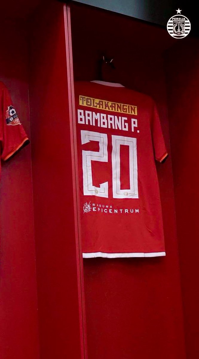 CR_Chicas's tweet photo. Bambang Pamungkas idola pertama saya dari Pesepakbola seluruh Dunia. 

Dan sampai kapanpun om @bepe20 akan tetap jadi idola  
 😭😭😭😭😭
#AlmostThere https://t.co/bSXqRZYB4o
