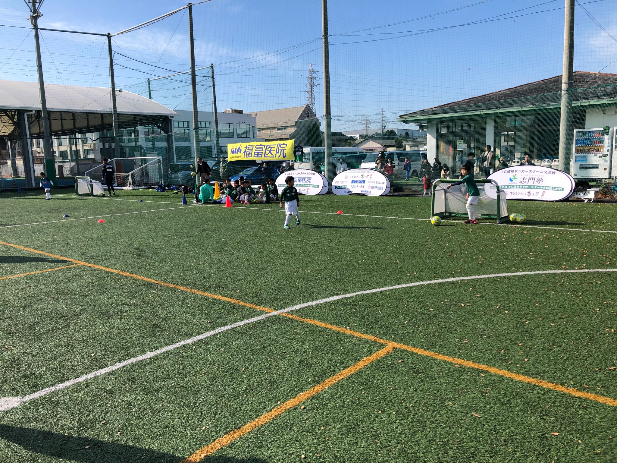 Fc岐阜サッカースクール コパン各務原にて 19年fc岐阜サッカースクール 1 2 3年生 蹴り納め が開催されました なんと難波クラブアンバサダーも駆け付けて下さり 子どもたちとたくさん試合を行いました みんな景品目指して全力で試合を Fc岐阜サッカースクール コパン各務原にて 19年fc岐阜サッカースクール 1 2 3年生 蹴り納め が開催されました なんと難波クラブアンバサダーも駆け付けて下さり 子どもたちとたくさん試合を行いました みんな景品目指して全力で試合を