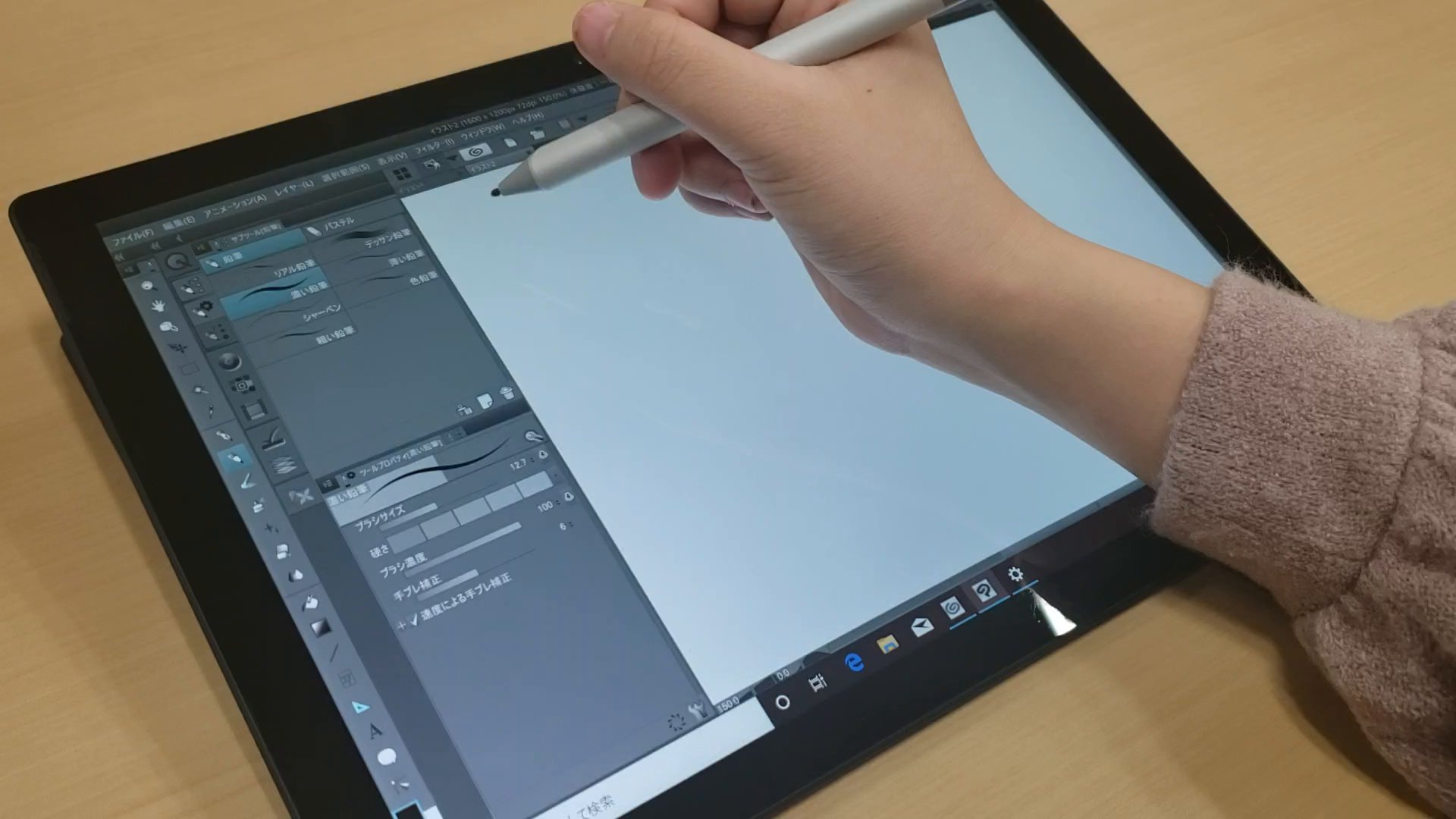Surface Japan Surfacepro7 クリスタ で試し描き 描くスピードや筆圧を変えるとどうなるか試してみました 素早く描いても遅延は気にならず 力の強弱もしっかり線の太さに反映されました 描き心地も滑らか 他にも試してほしいことがあれば