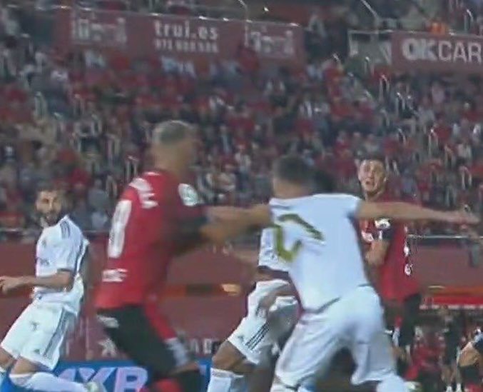 Que dicen los culés que el de Piqué es un robo y el de Brahim es “sigan, sigan”

#Amamar