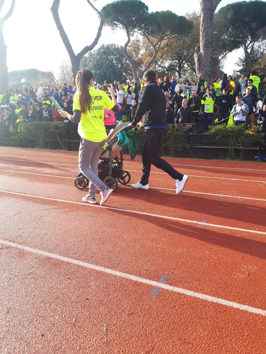 BNL_PR's tweet photo. Al via, con lo start del Presidente Abete, l'8^ edizione della #stafetta #BNL x #Telethon. Quest'anno è #record di partecipanti con 158 squadre. Ed hanno già vinto tutti perché ha vinto la #solidarietà per @Telethonitalia e per la #ricerca cura malattie genetiche rare #presente. https://t.co/rop54kwG3M